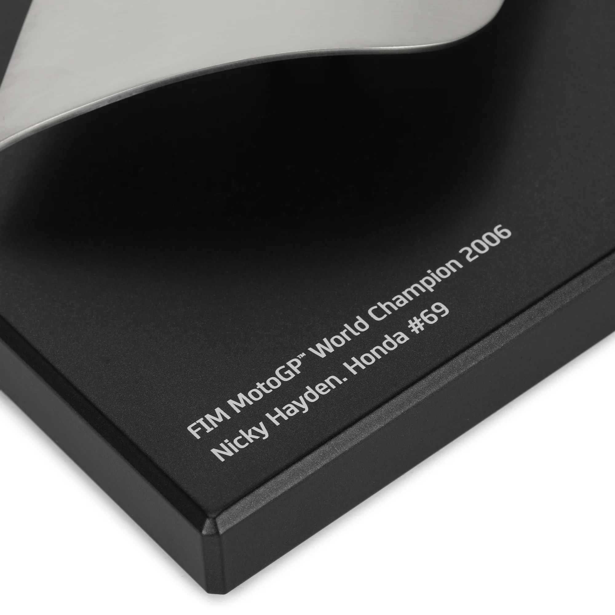 Replica FIM MotoGP World Championship Trophy Plaque – Nicky Hayden 2006 - Image 4